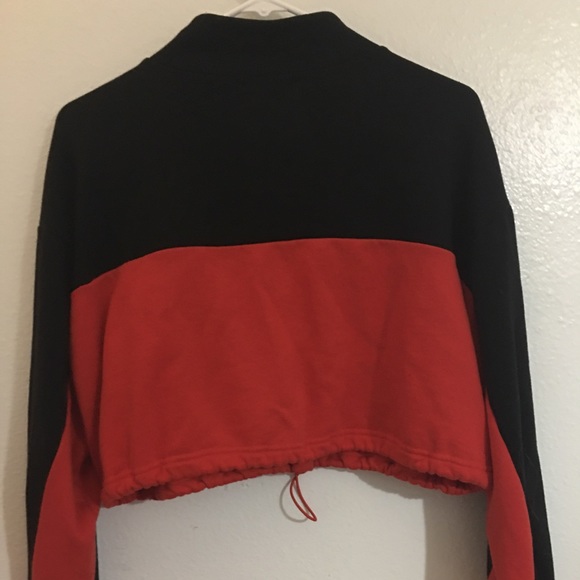 collared & cropped pullover - Picture 2 of 2